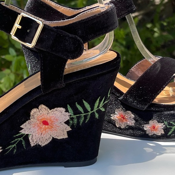 Qupid ARDOR Summer Floral Embroidered Strappy Chunky Platform Wedge Heels - Picture 3 of 12